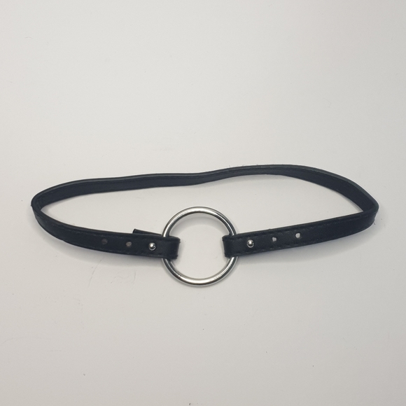 Front open Black vinyl choker with silver O ring - Picture 2 of 16